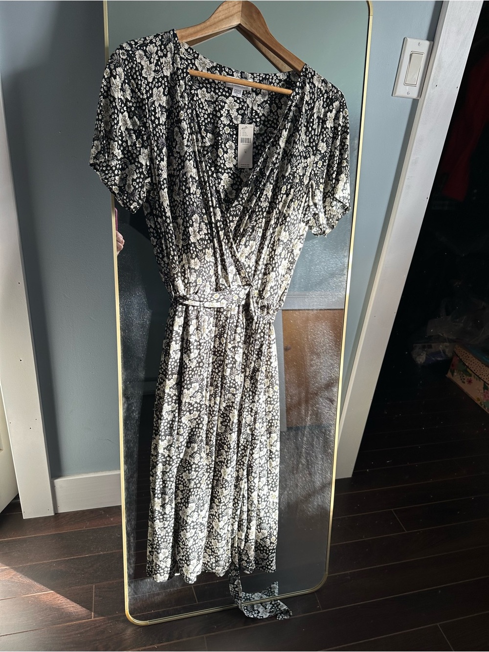 ANTHROPOLOGIE Velvet by Graham & Spencer Black & White Floral Wrap Midi Dress -M